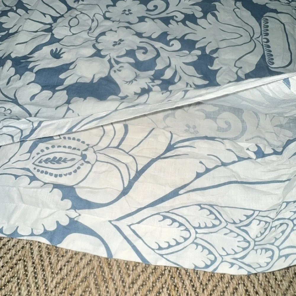 Set of 2 Pottery‎ Barn Blue & White Paisley Floral 100% Linen Euro Shams